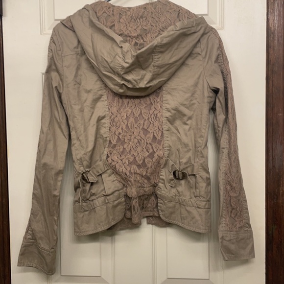 Beautiful lace 2b BEBE light brown jacket - Picture 2 of 8